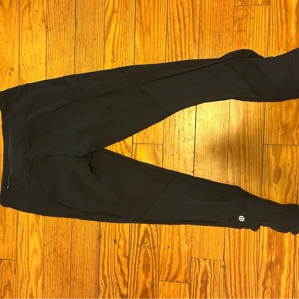 Lululemon women’s leggings (sheer/ruching details) side pockets, zipper pocket